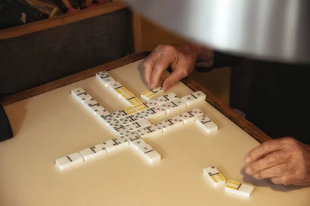 Dominoes image